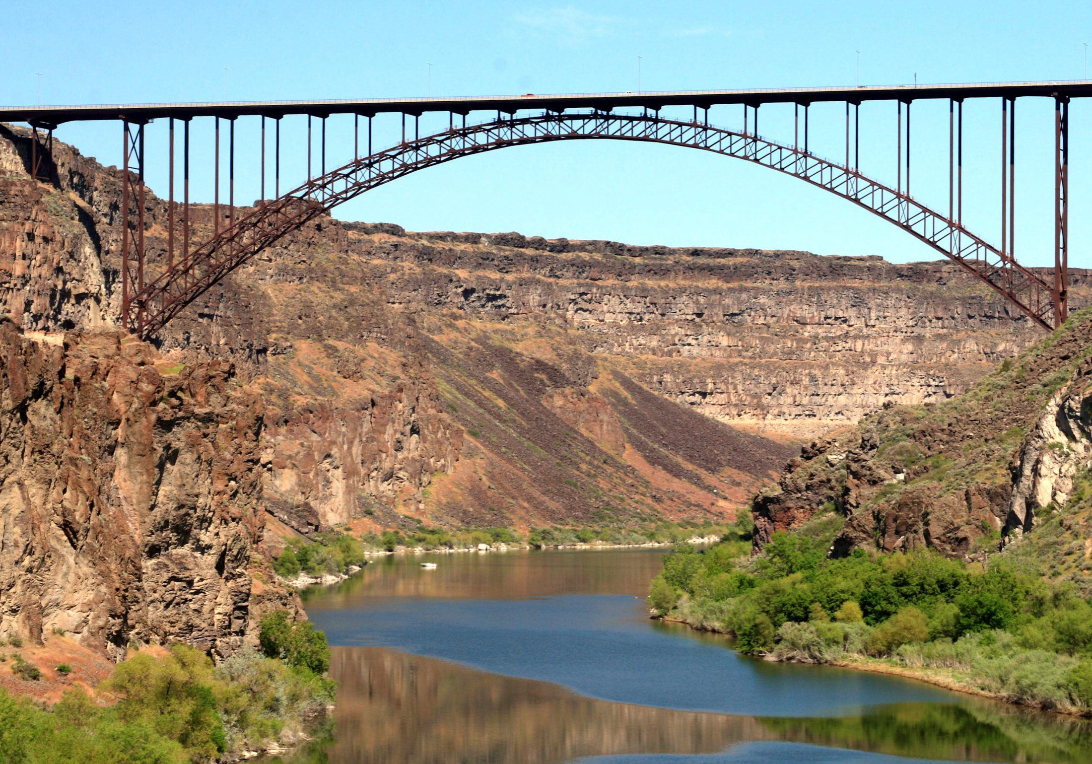 Perrine_Bridge_spanning_the_Snake_River_at_Twin_Falls,_Idaho_(cut)
